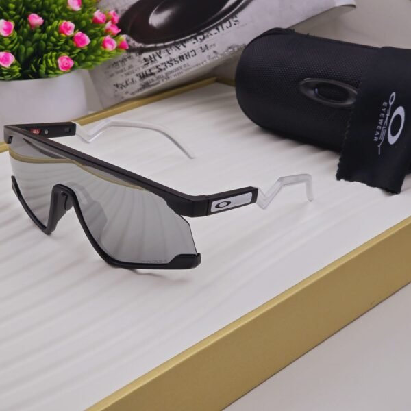 Bold Sunglasses Stylish for All - Image 2